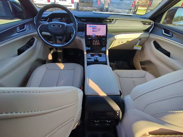 New 2025 Jeep Grand Cherokee L Limited w/ Luxury Tech Group II AWD/4WD image 30