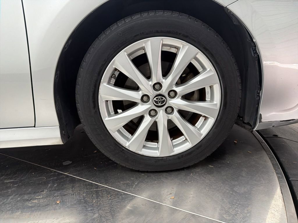 Used 2018 Toyota Camry LE image 6
