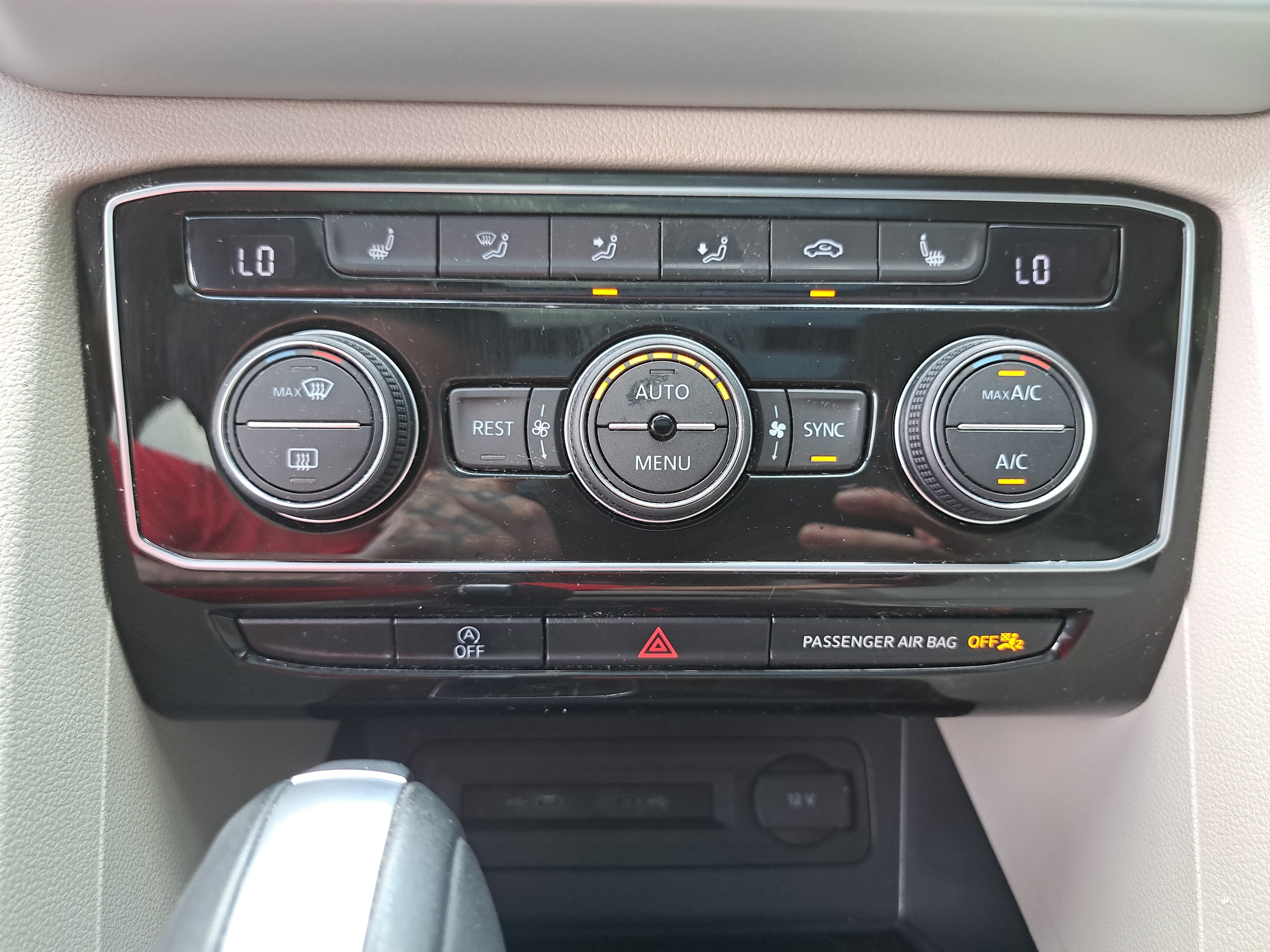 Used 2023 Volkswagen Atlas SE w/ Panoramic Sunroof Package FWD image 22