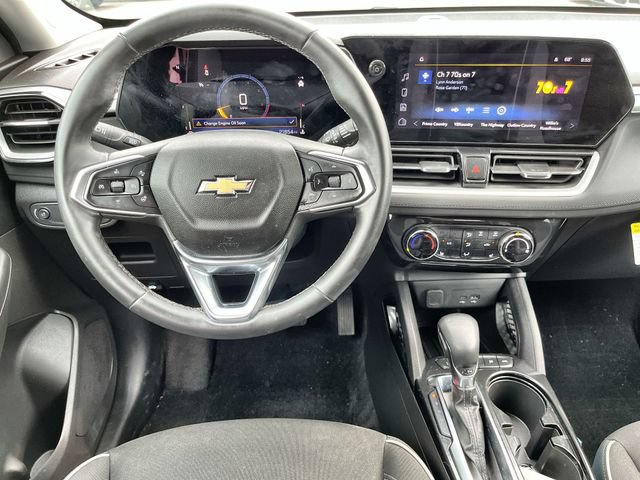 Used 2025 Chevrolet TrailBlazer LT w/ LT Cold Weather Package AWD/4WD image 12