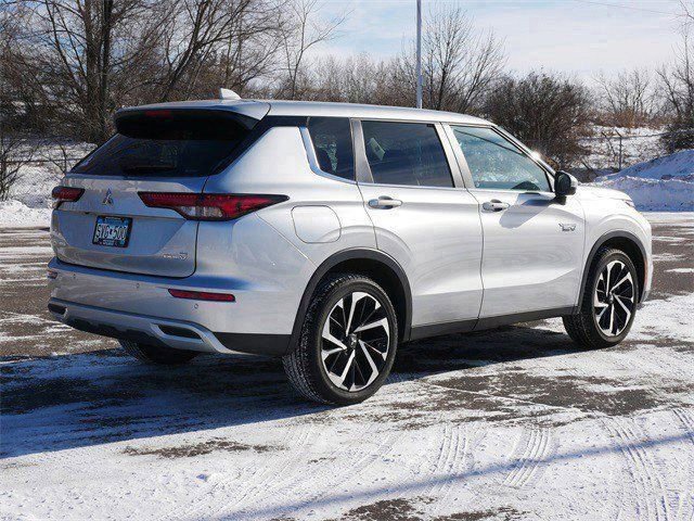 Used 2025 Mitsubishi Outlander SE image 7