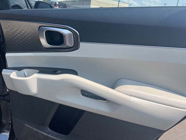 Used 2022 Kia Sorento EX w/ Panoramic Sunroof Package image 30