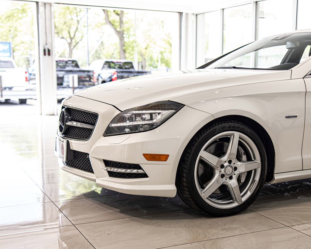 Used 2012 Mercedes-Benz CLS 550 4MATIC image 4