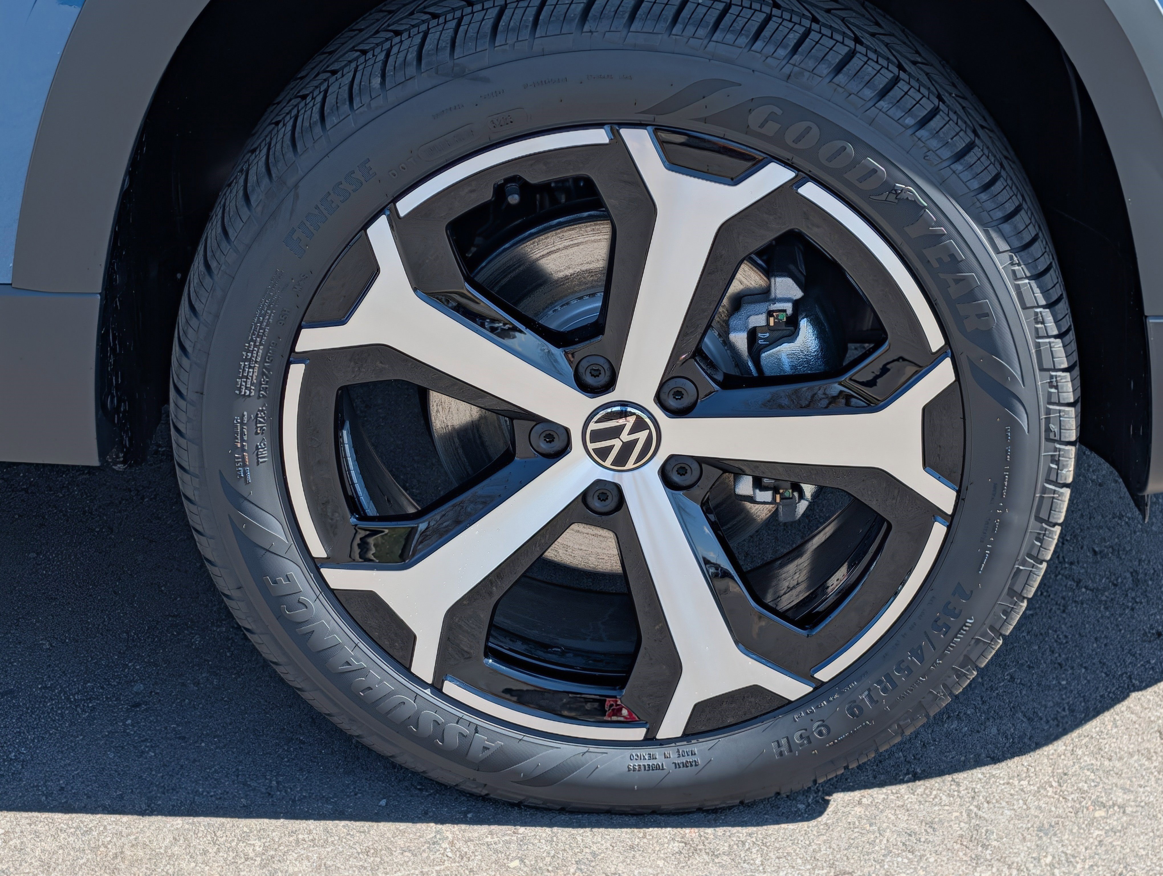 New 2026 Volkswagen Taos SEL AWD/4WD image 5