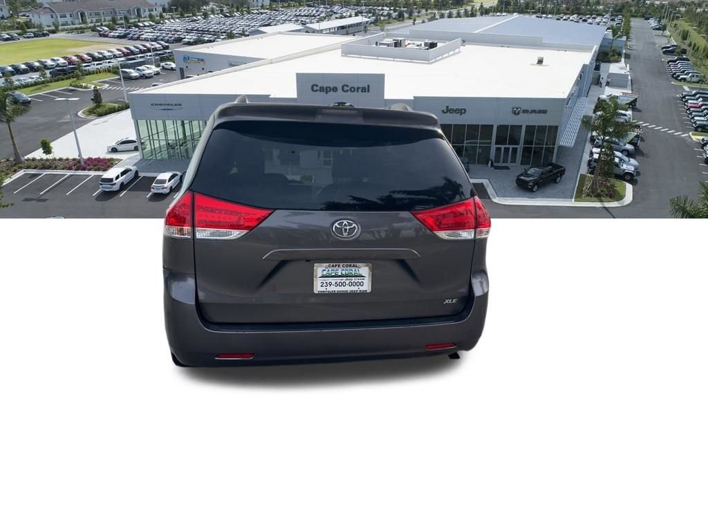 Used 2014 Toyota Sienna XLE image 22