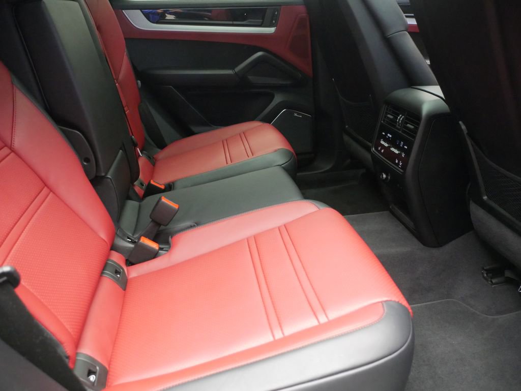 Certified 2026 Porsche Cayenne Coupe image 23