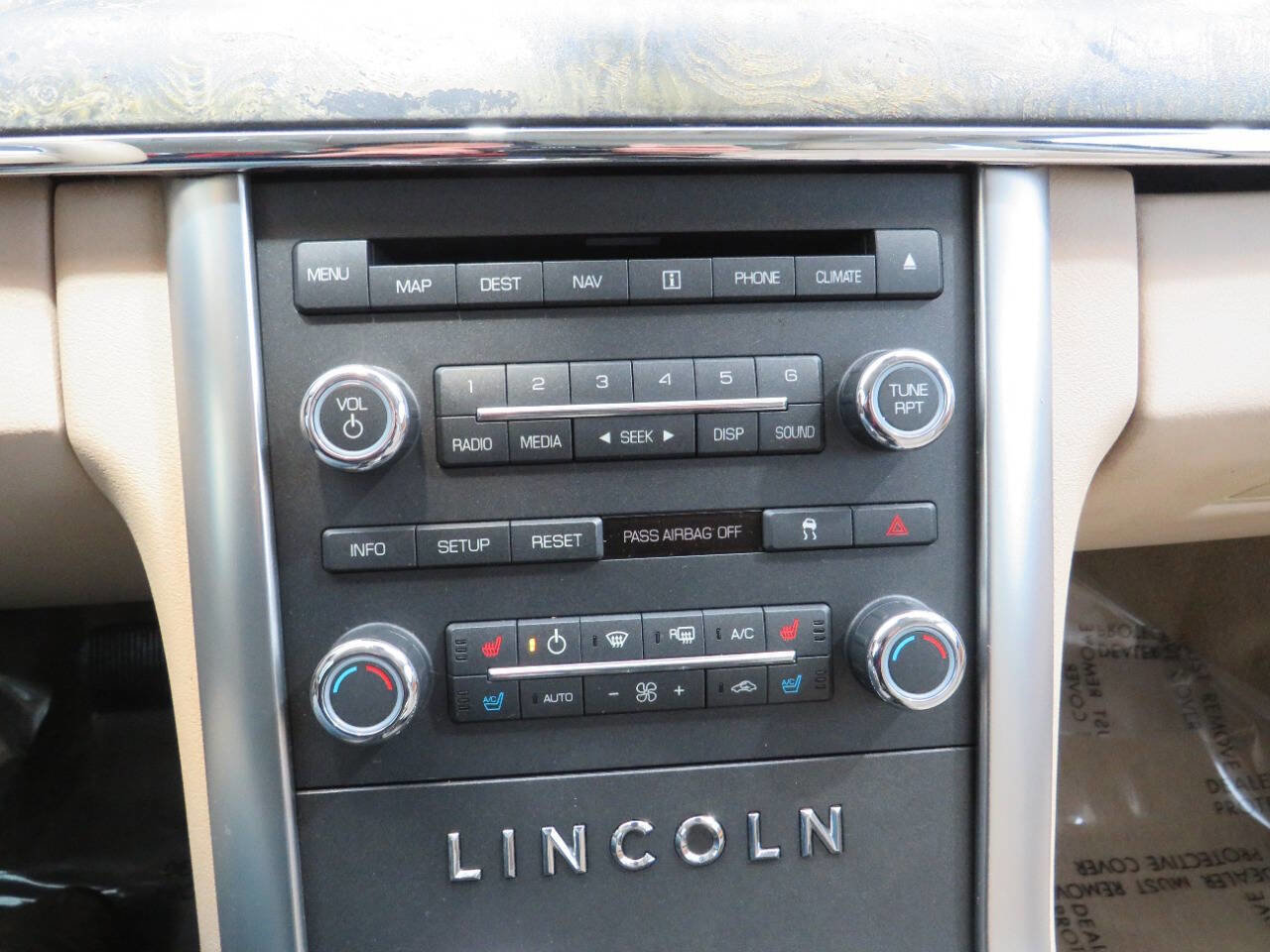 Used 2010 Lincoln MKS image 19