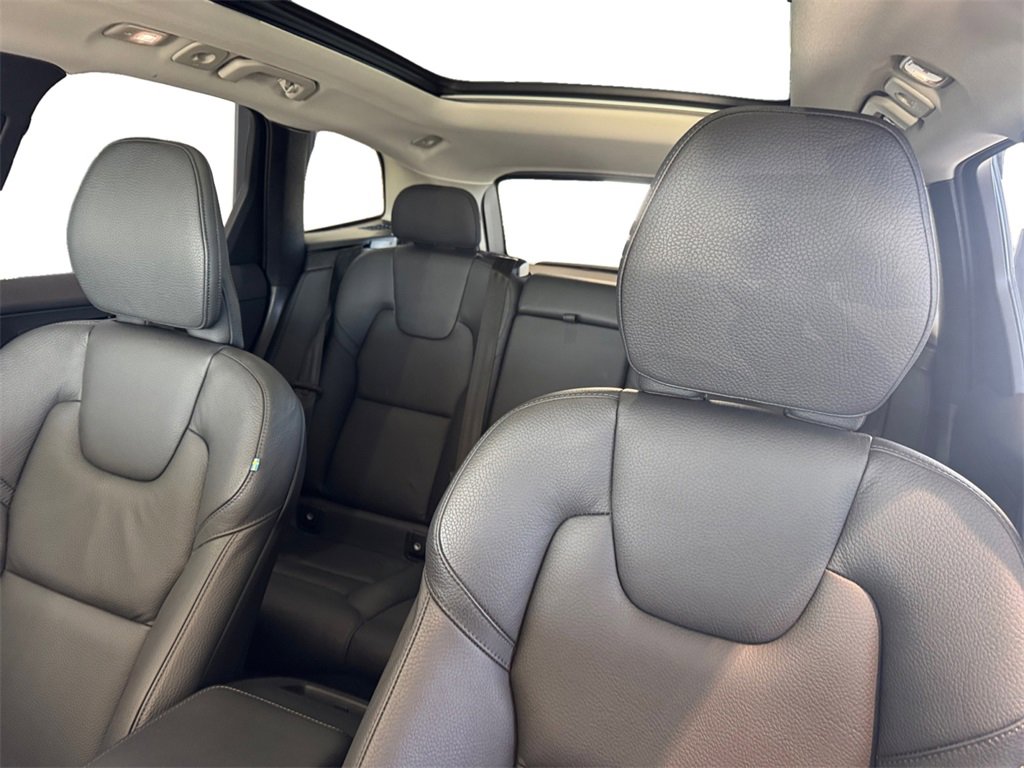 Certified 2025 Volvo XC60 B5 Plus image 21