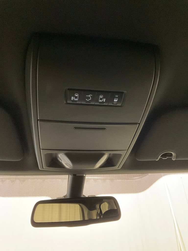 Used 2018 Dodge Grand Caravan SXT FWD image 28
