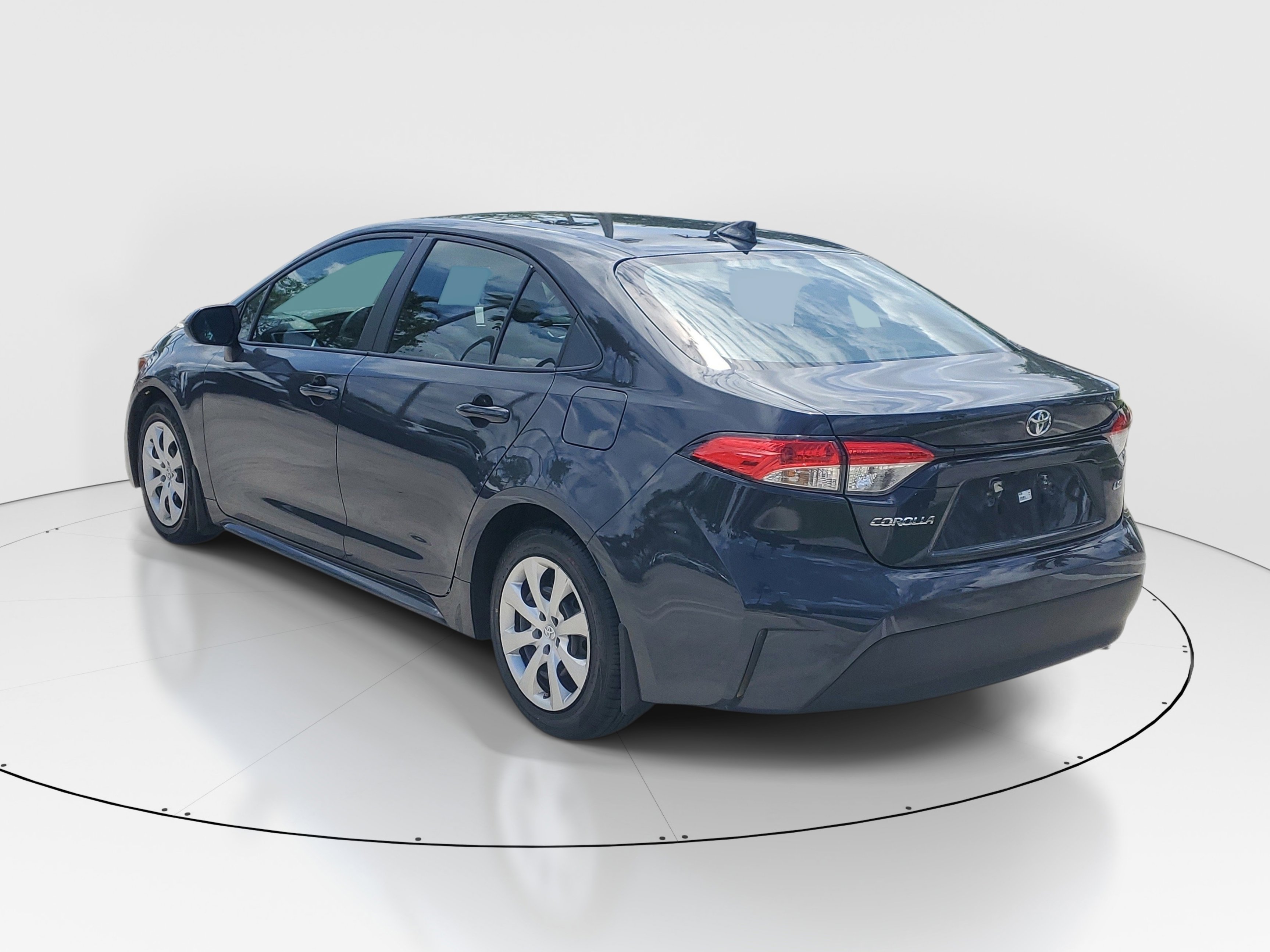 Certified 2025 Toyota Corolla LE FWD image 5