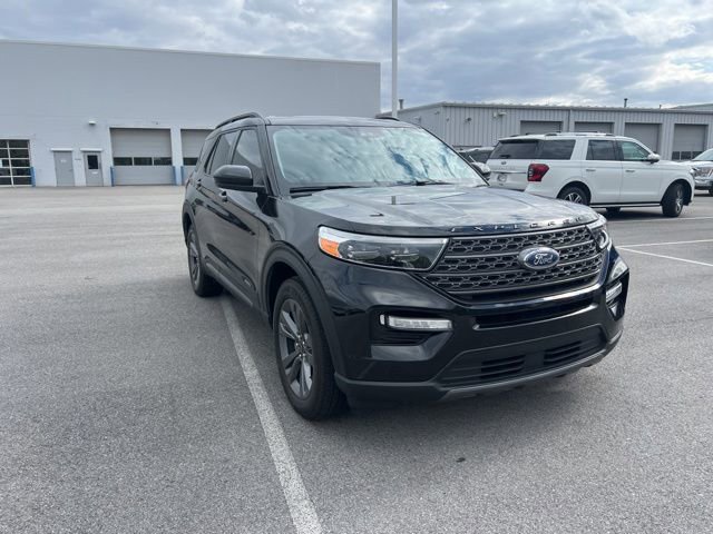 Used 2022 Ford Explorer XLT w/ Equipment Group 202A AWD/4WD image 7