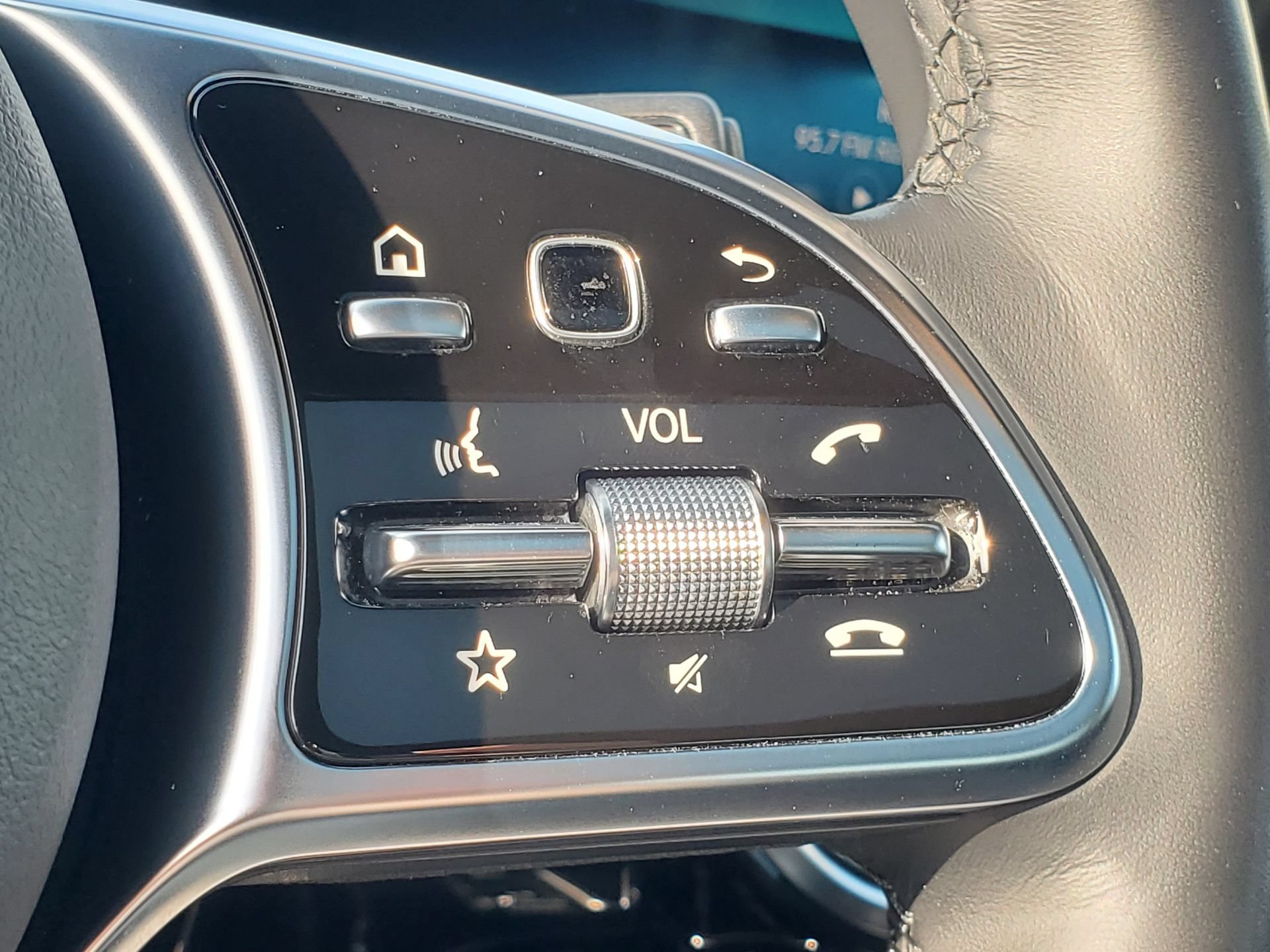 Used 2023 Mercedes-Benz CLA 250 4MATIC image 23