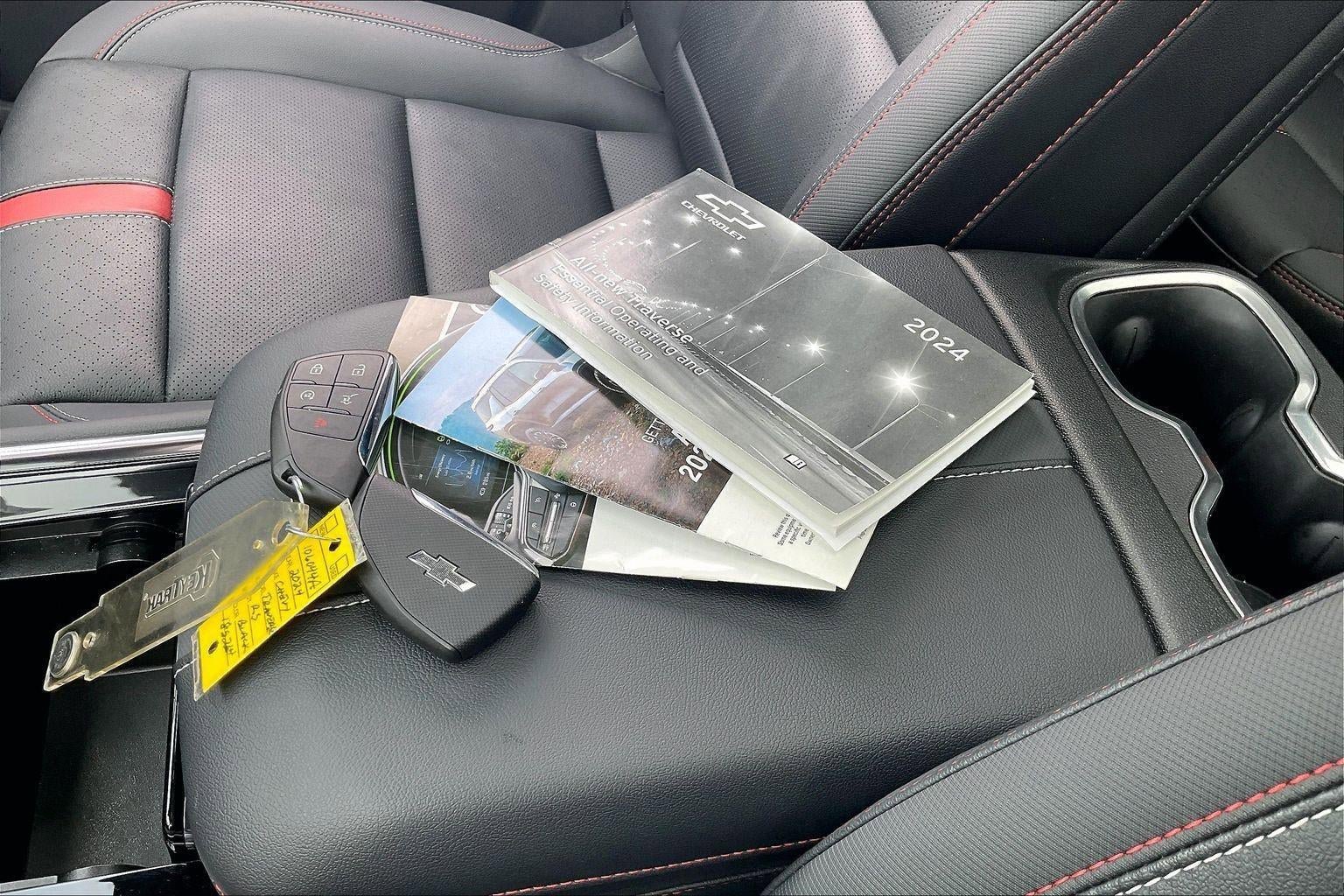 Used 2024 Chevrolet Traverse RS image 12