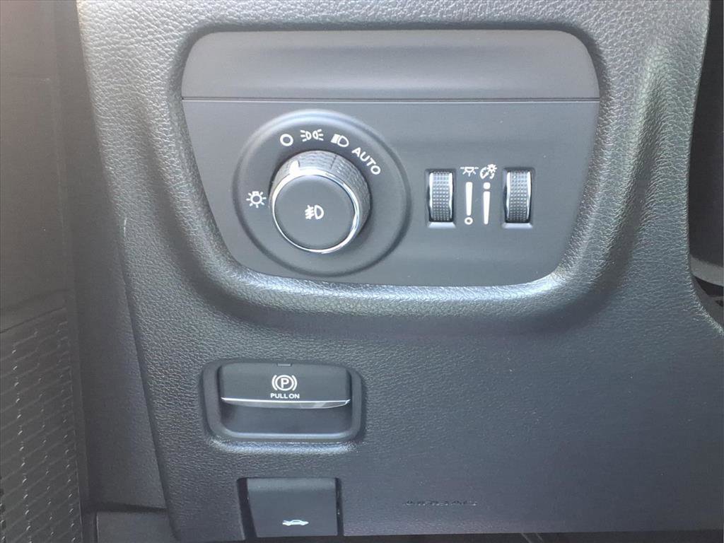 New 2025 Jeep Grand Cherokee Limited w/ Trailer Tow Package image 21