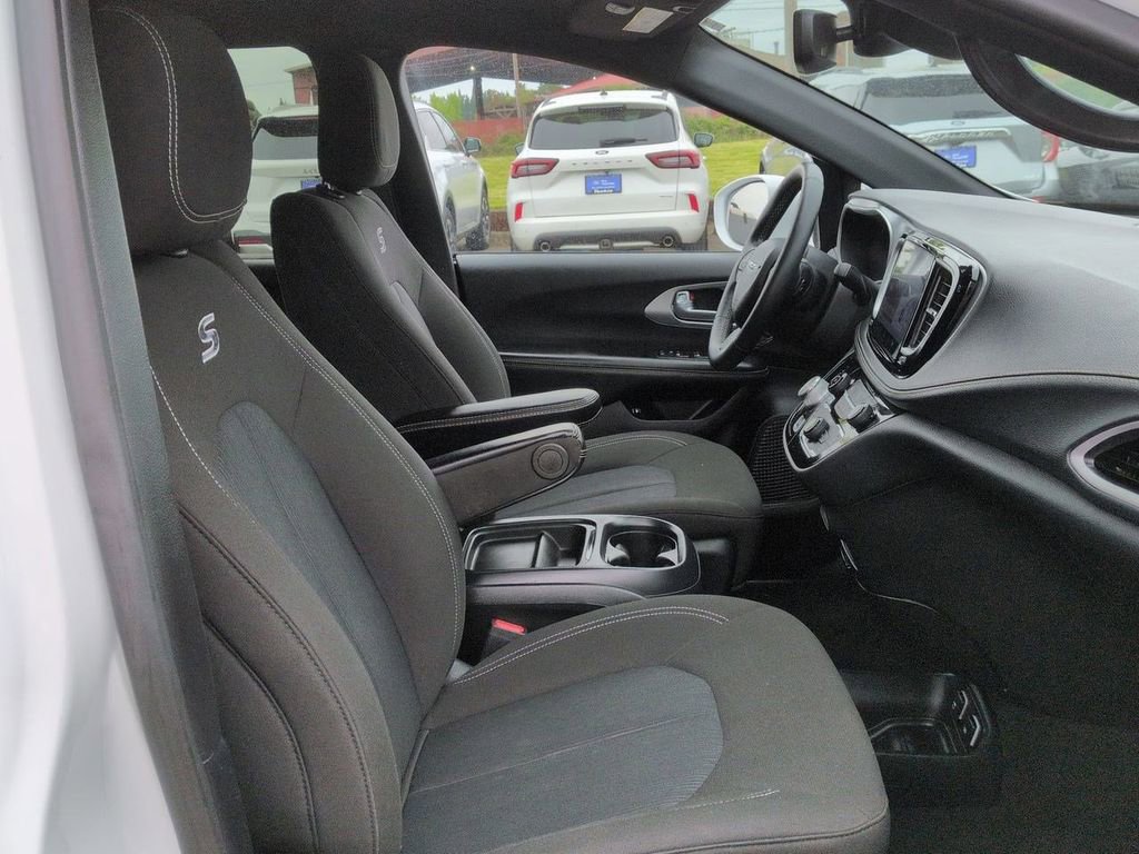 Used 2021 Chrysler Pacifica Touring w/ S Appearance Package FWD image 29