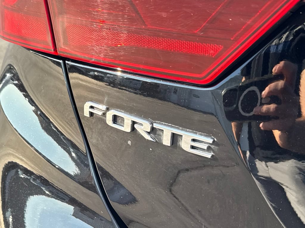 Used 2021 Kia Forte LXS FWD image 11
