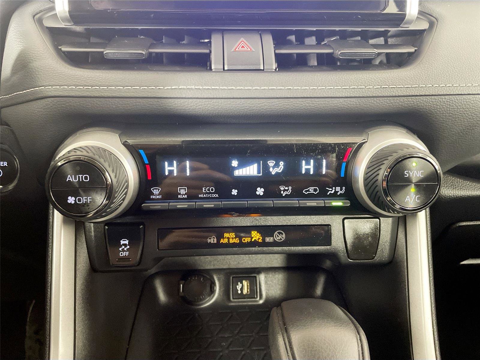 Used 2024 Toyota RAV4 XLE AWD/4WD image 9