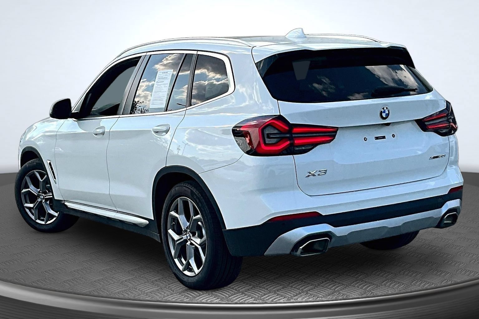 Used 2024 BMW X3 xDrive30i w/ Premium Essential Package AWD/4WD image 3