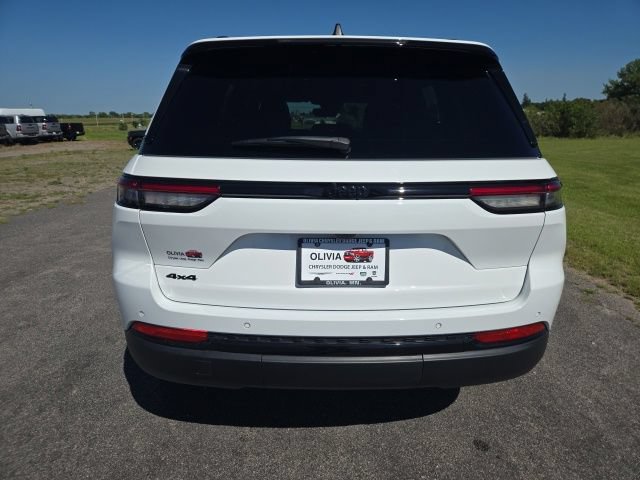 Used 2024 Jeep Grand Cherokee Altitude AWD/4WD image 4