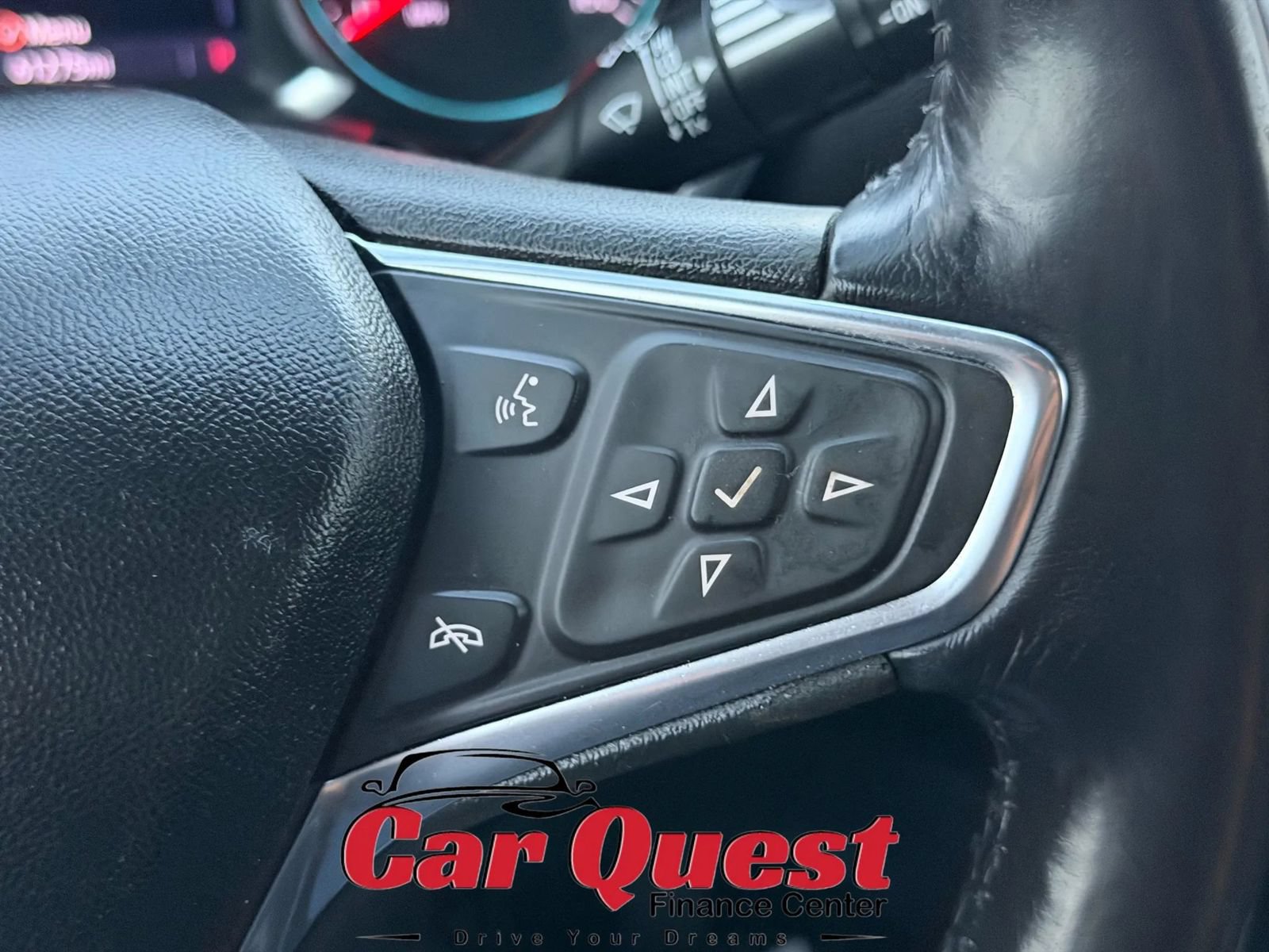 Used 2019 Chevrolet Equinox LT FWD image 32