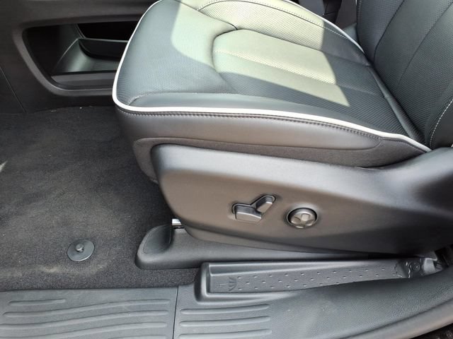 New 2027 Chrysler Pacifica Limited FWD image 7