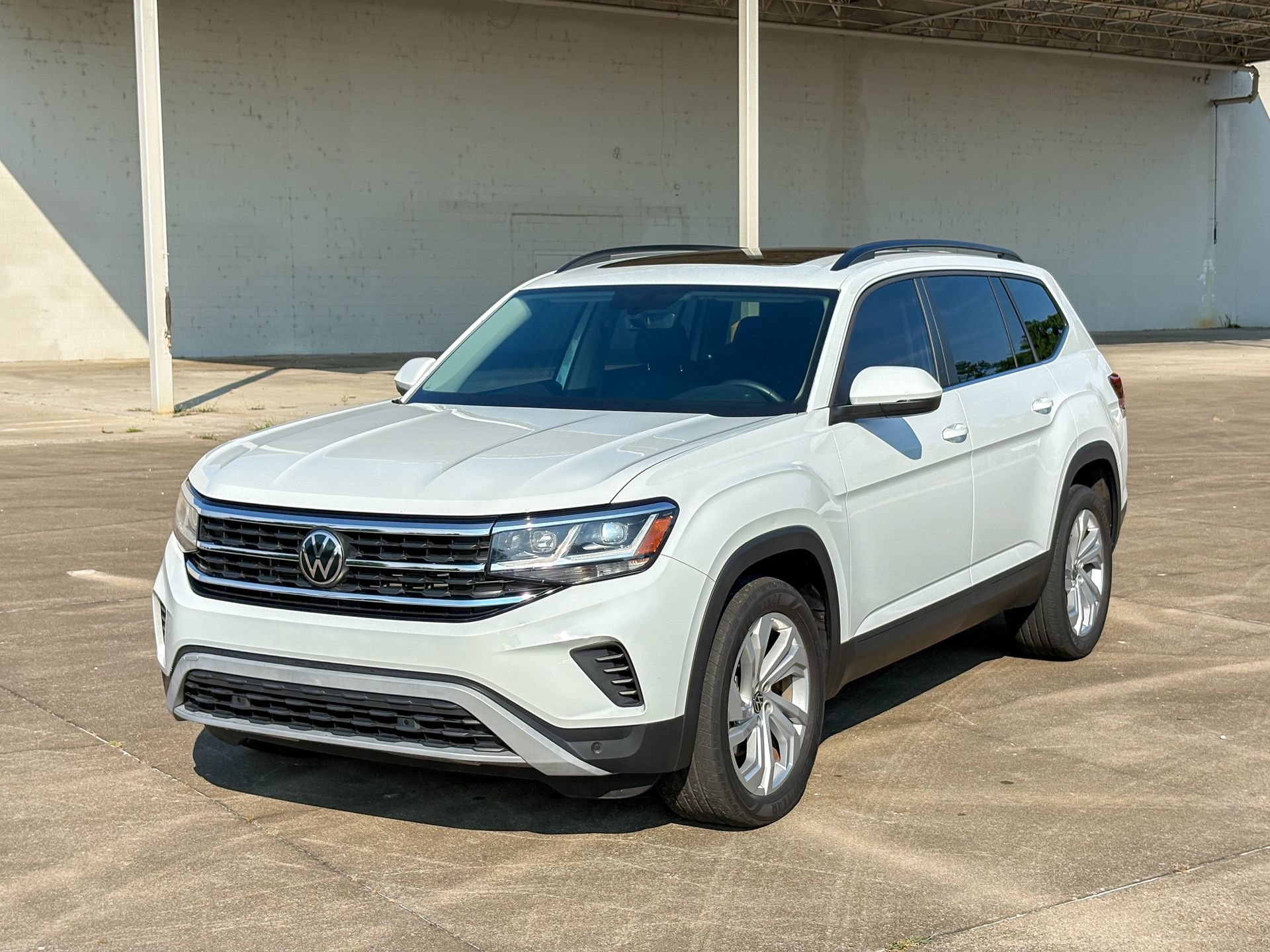Used 2023 Volkswagen Atlas SE w/ Panoramic Sunroof Package FWD image 6