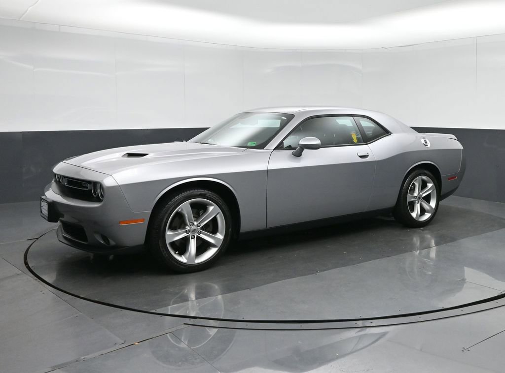 Used 2018 Dodge Challenger SXT w/ Super Sport Group (SS/T) image 3