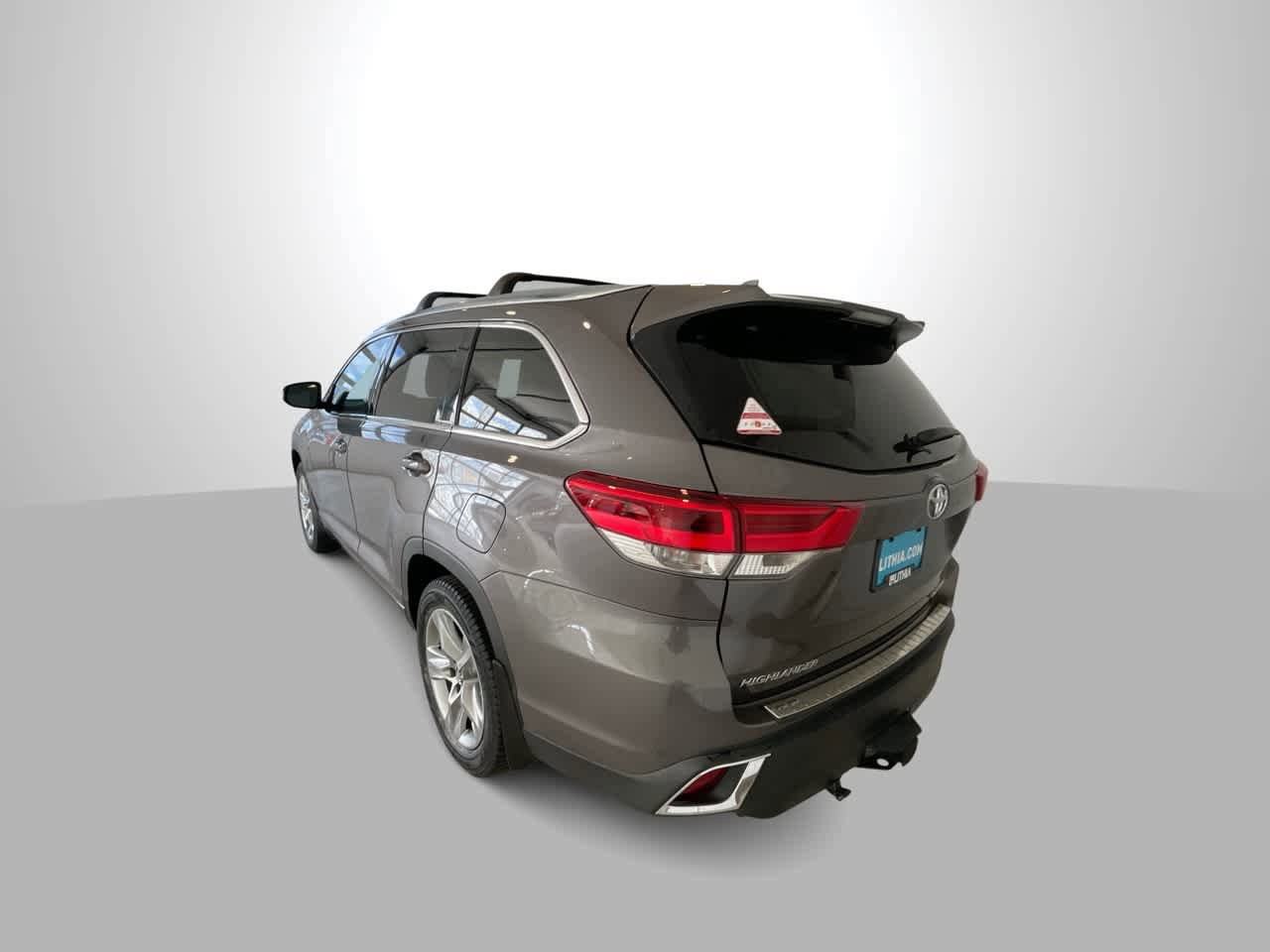Used 2017 Toyota Highlander Limited w/ Carpet Mat Package AWD/4WD image 12