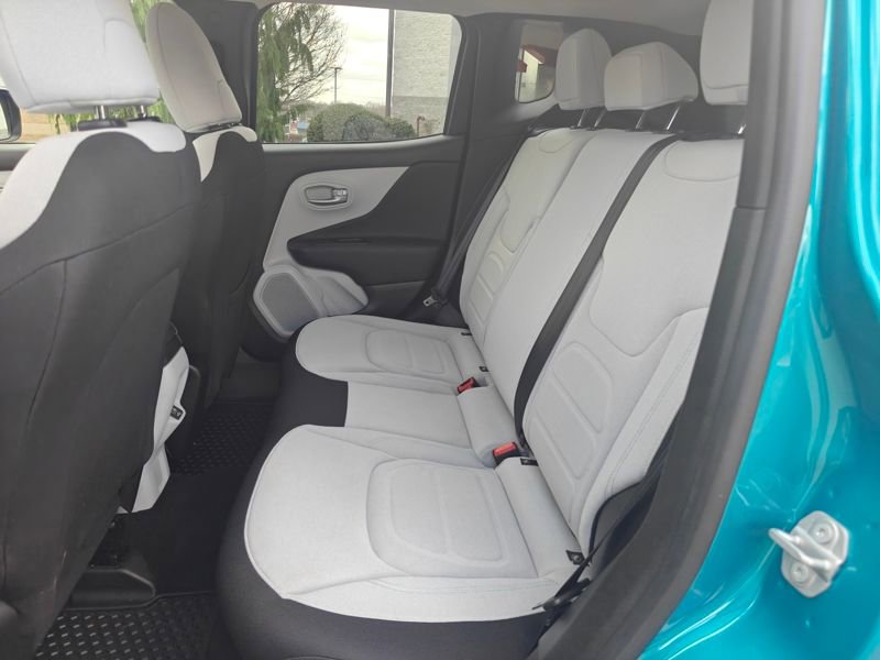 Used 2022 Jeep Renegade Latitude image 15