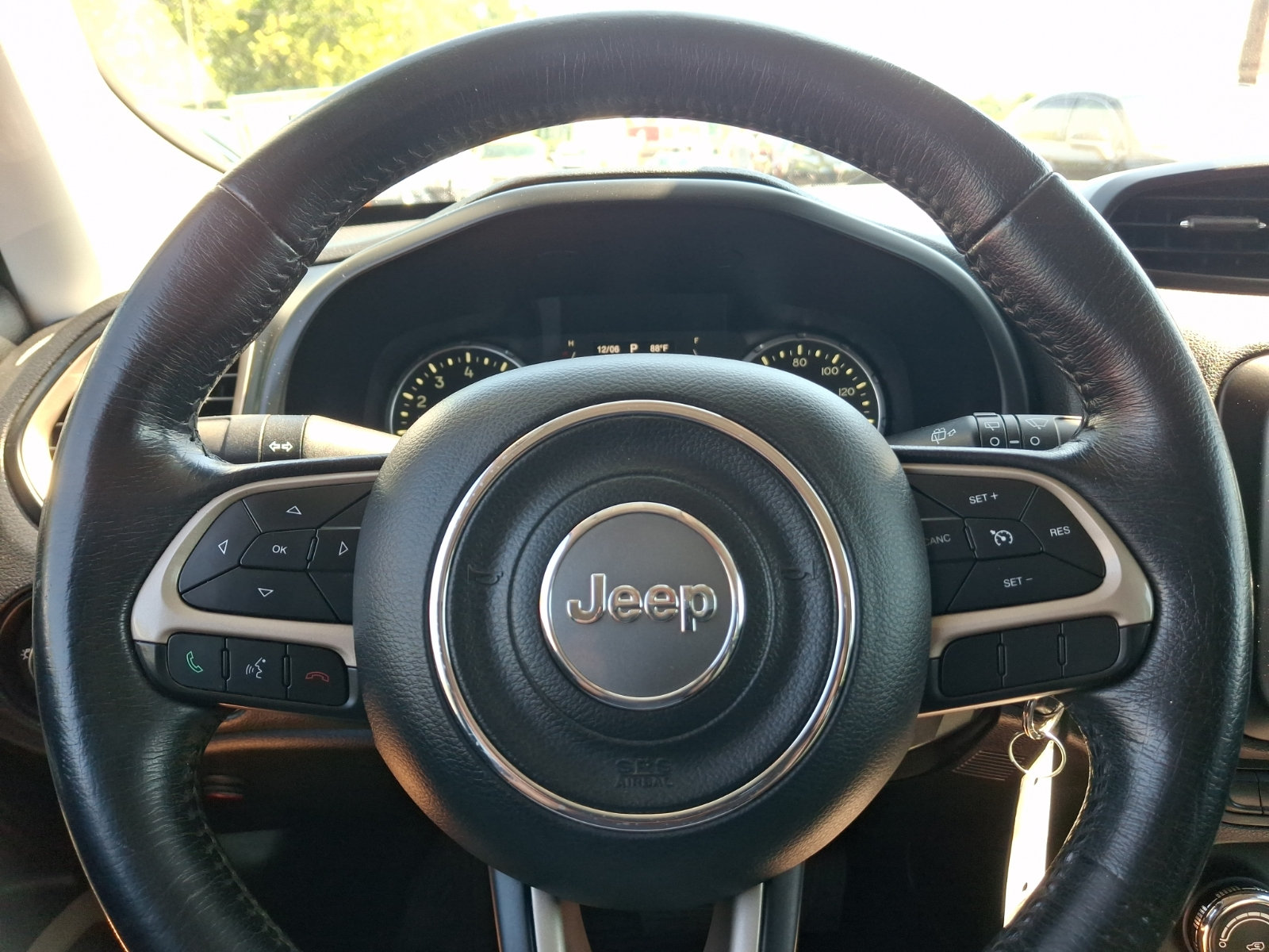Used 2015 Jeep Renegade Latitude AWD/4WD image 18