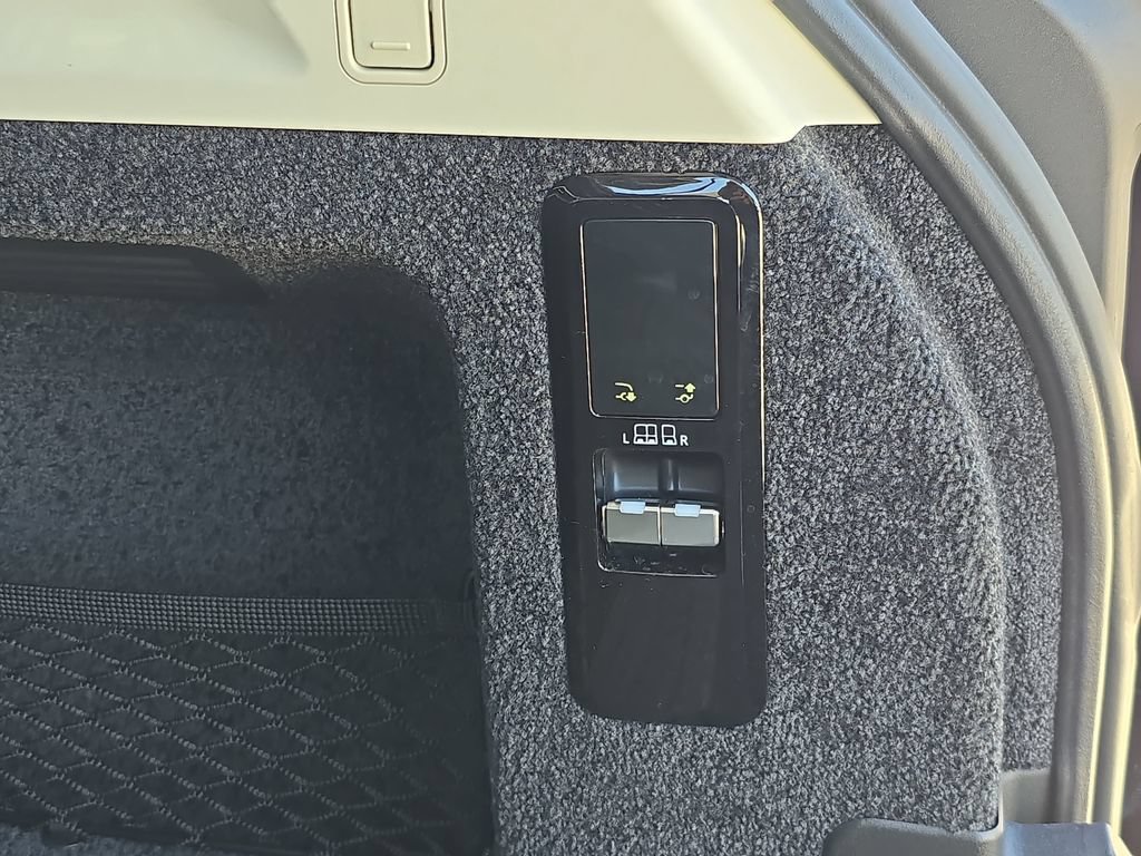Certified 2025 Land Rover Range Rover SE AWD/4WD image 14