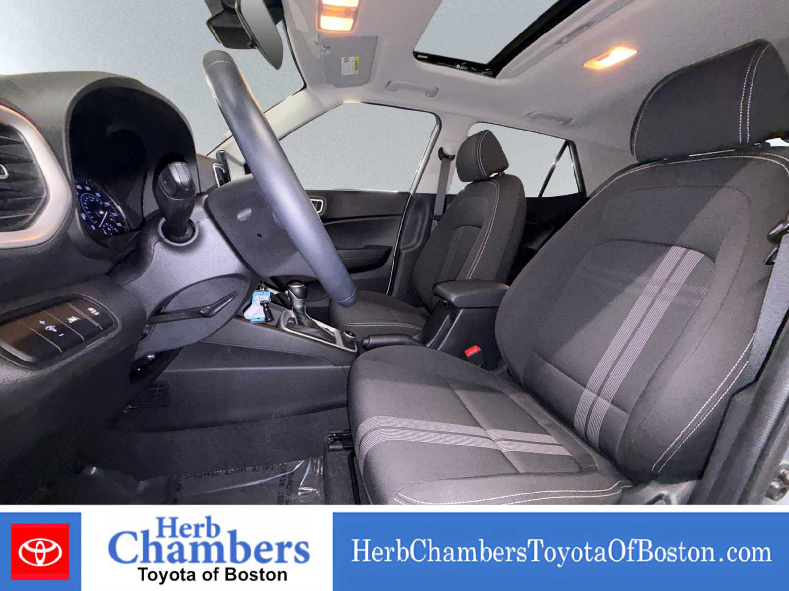 Used 2022 Hyundai Venue SEL w/ Cargo Package FWD image 7