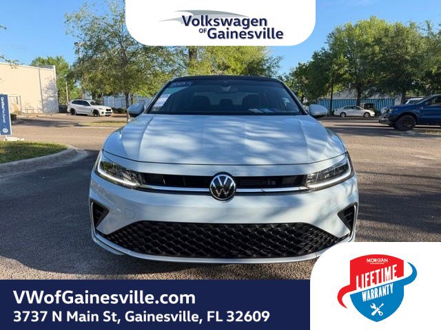 Used 2025 Volkswagen Jetta SE image 2