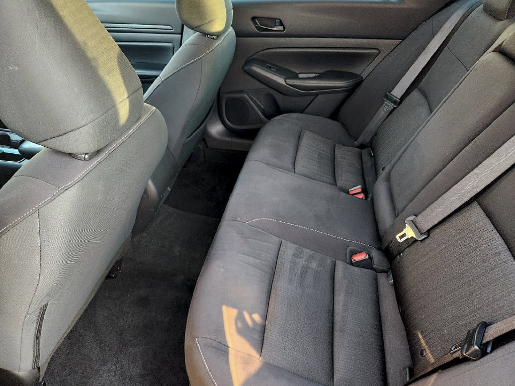 Used 2025 Nissan Altima 2.5 SV FWD image 30