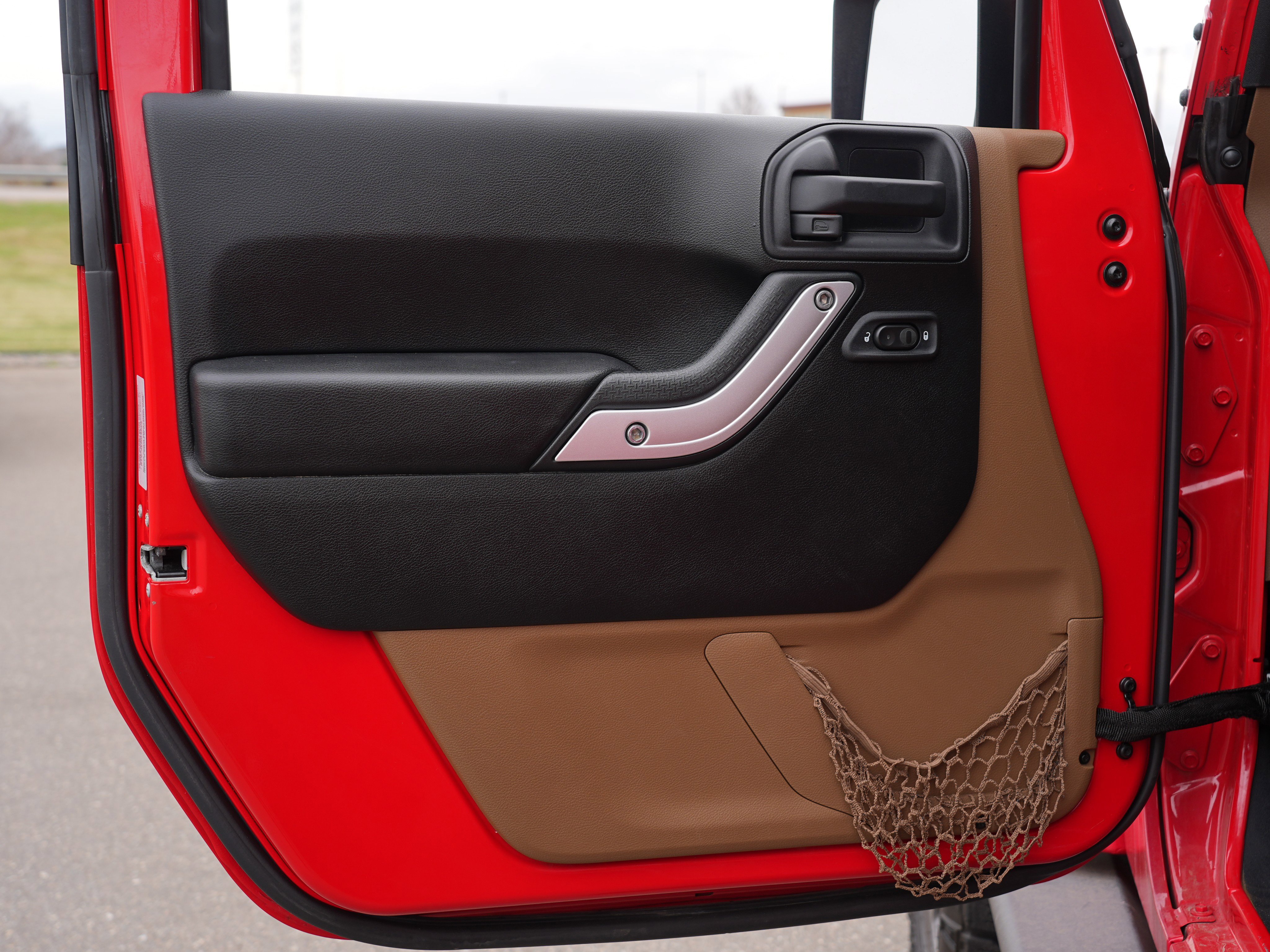Used 2016 Jeep Wrangler Unlimited Sahara w/ Connectivity Group image 17