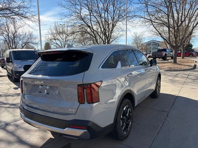 Used 2025 Kia Sorento S image 5