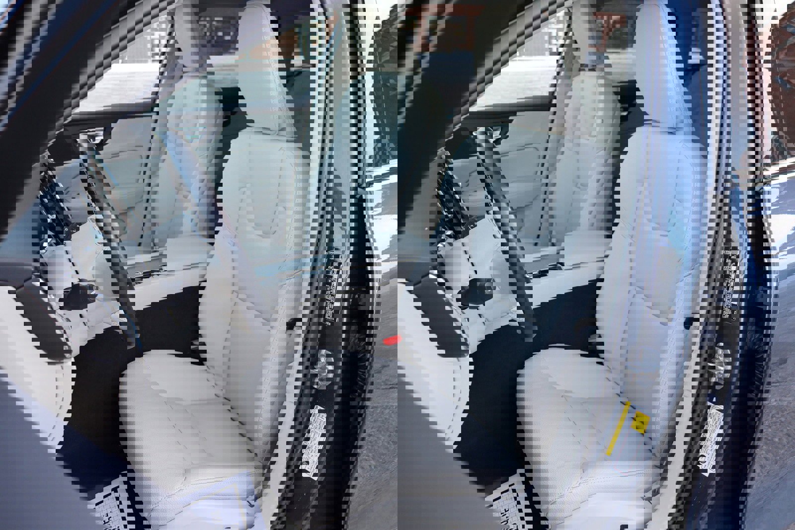 Used 2021 Volvo V60 T5 Cross Country w/ Protection Package image 12