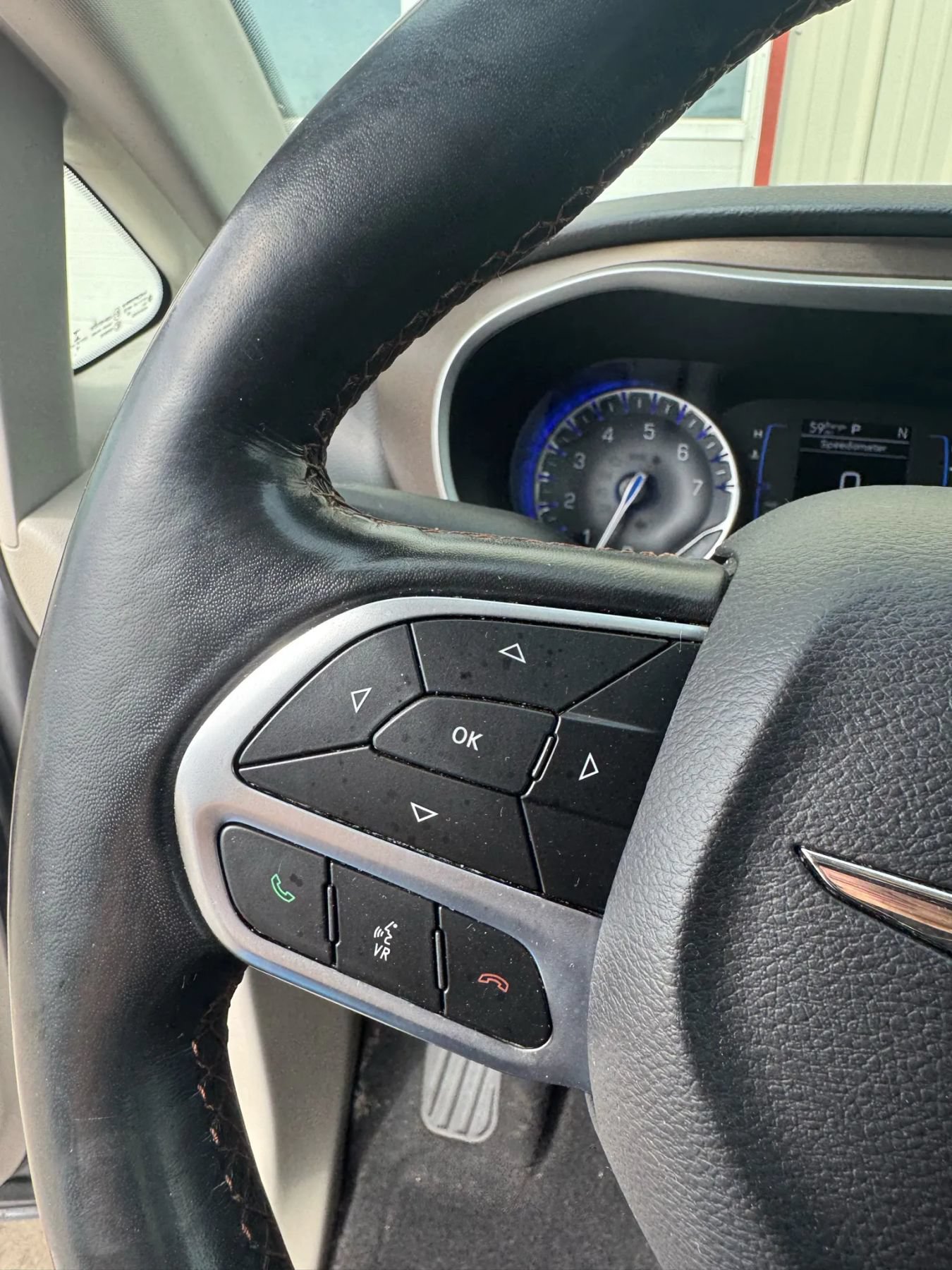 Used 2019 Chrysler Pacifica Touring-L FWD image 8