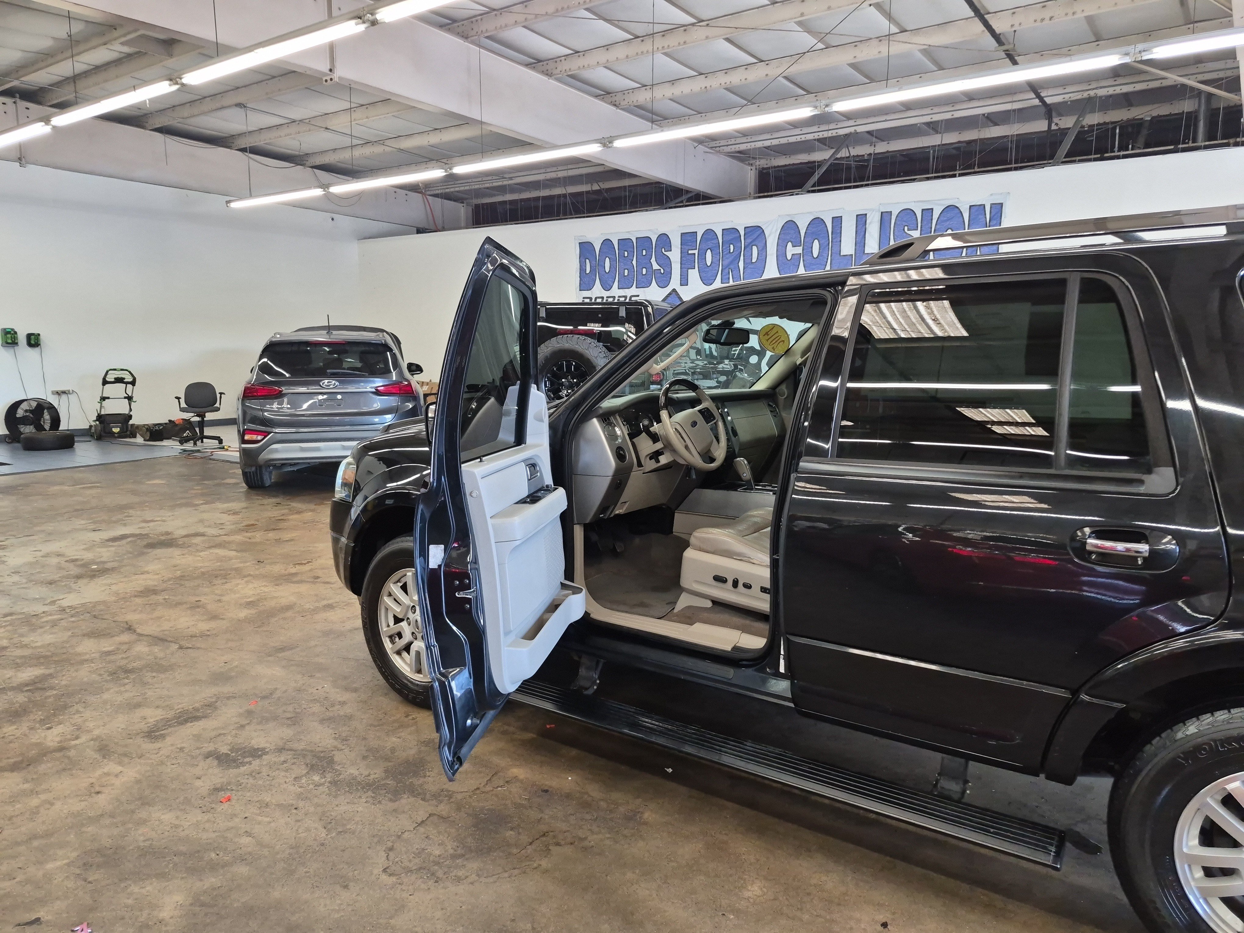 Used 2014 Ford Expedition Limited w/ Equipment Group 301A RWD image 8