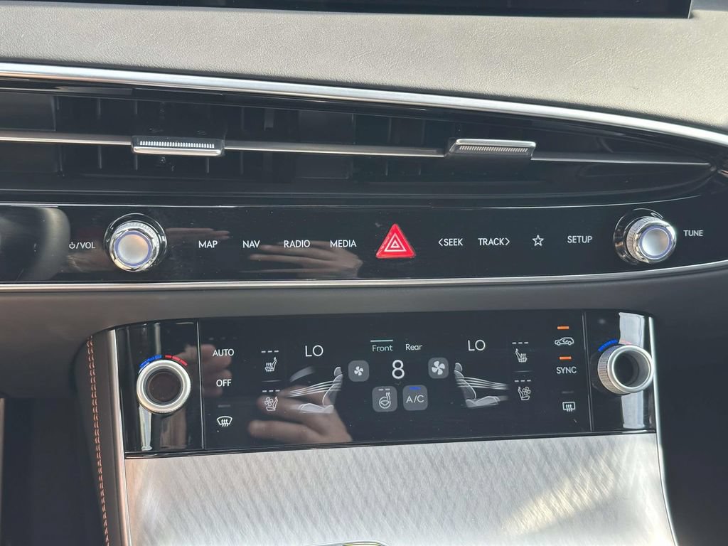 Certified 2026 Genesis GV70 2.5T Sport Prestige AWD/4WD image 24