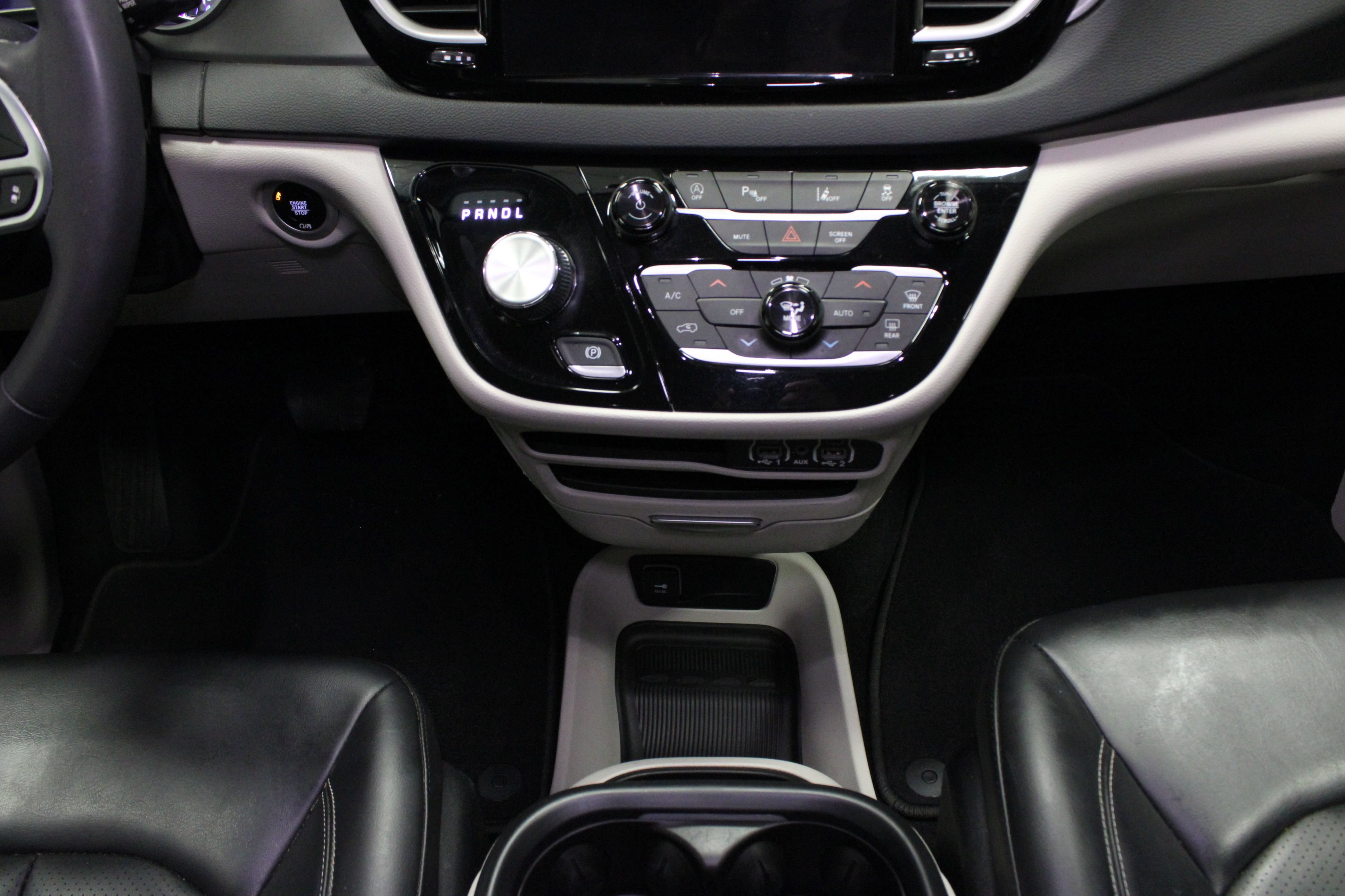 Used 2023 Chrysler Pacifica Touring-L FWD image 21