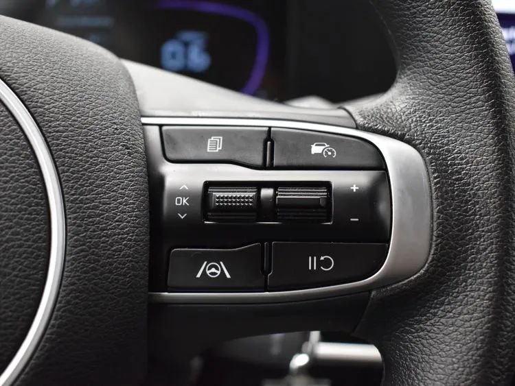 Used 2025 Kia Sportage LX image 23