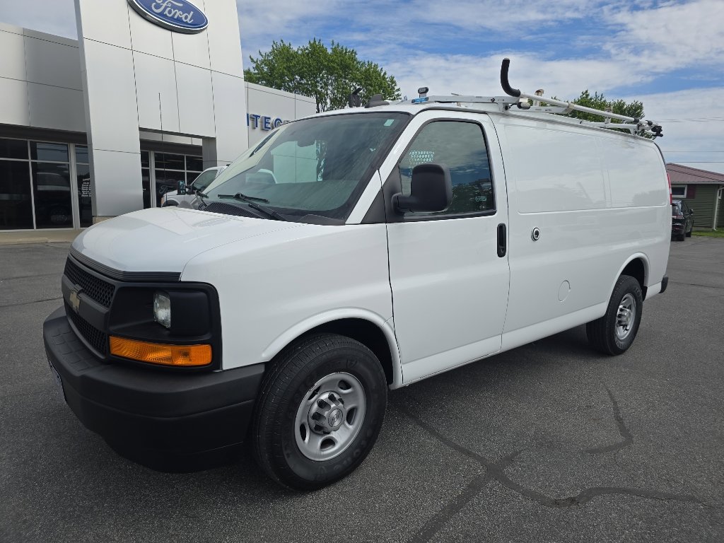 Used 2017 Chevrolet Express 2500 RWD image 2