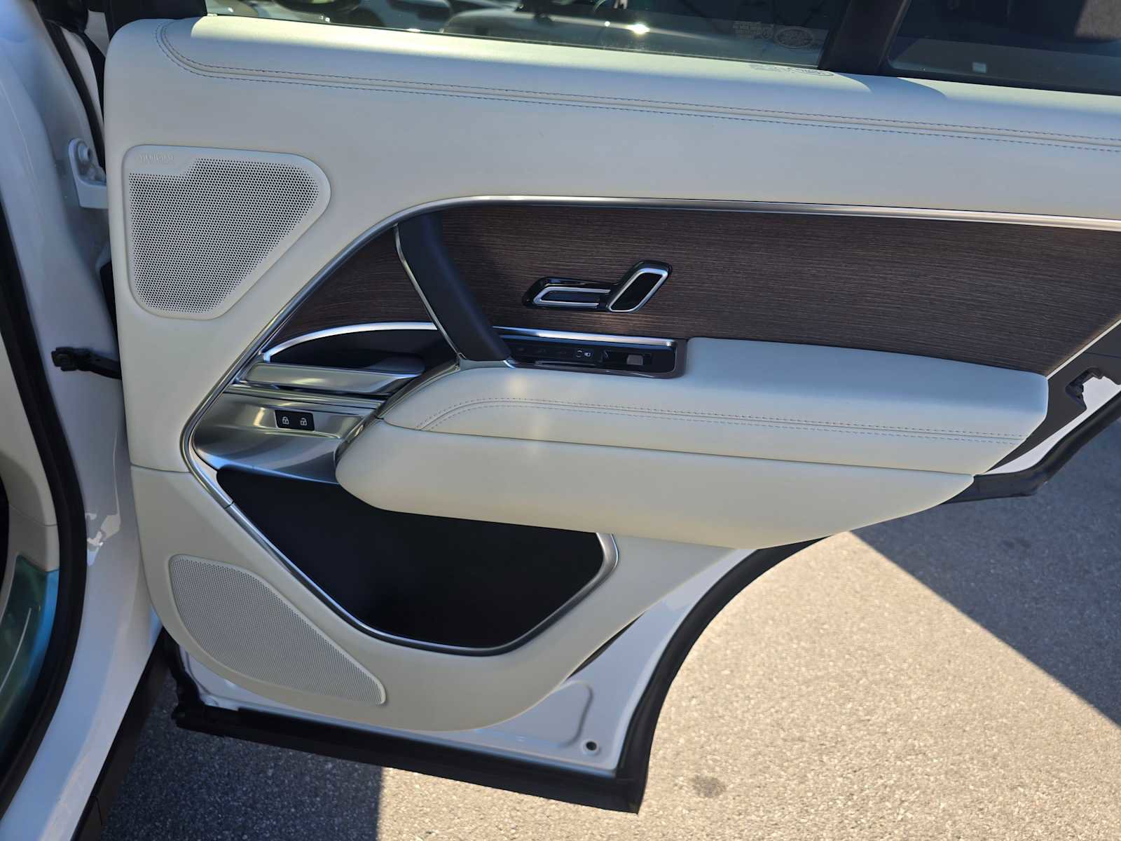 New 2025 Land Rover Range Rover SE image 14