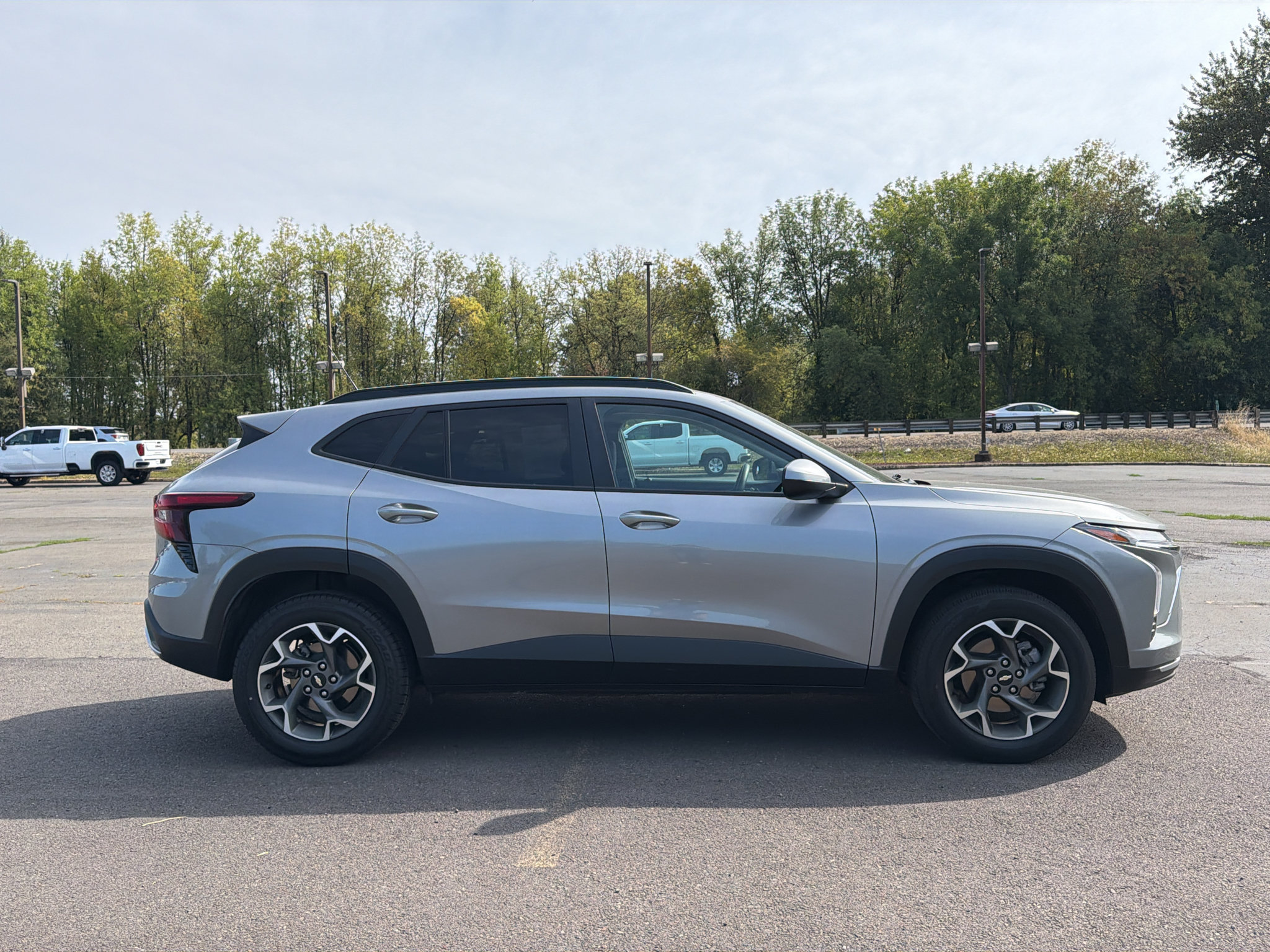 Used 2024 Chevrolet Trax LT FWD image 11