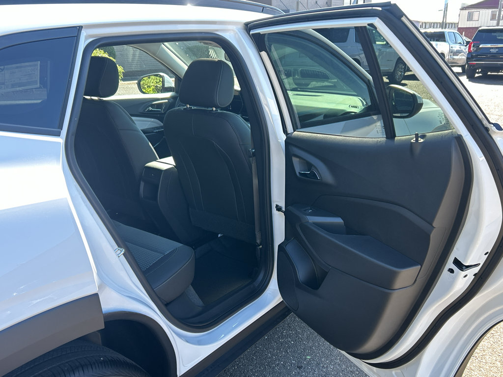 New 2026 Chevrolet Trax LT w/ Sunroof Package FWD image 28