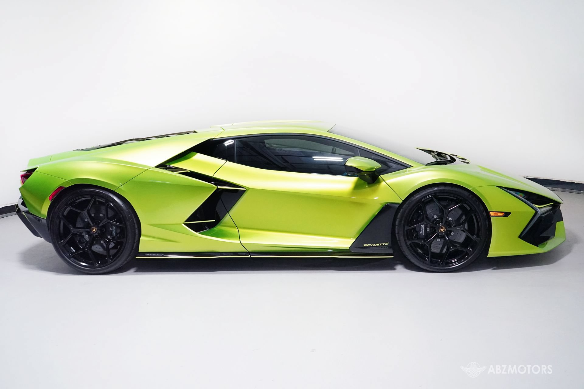 Used 2024 Lamborghini Revuelto AWD/4WD image 4