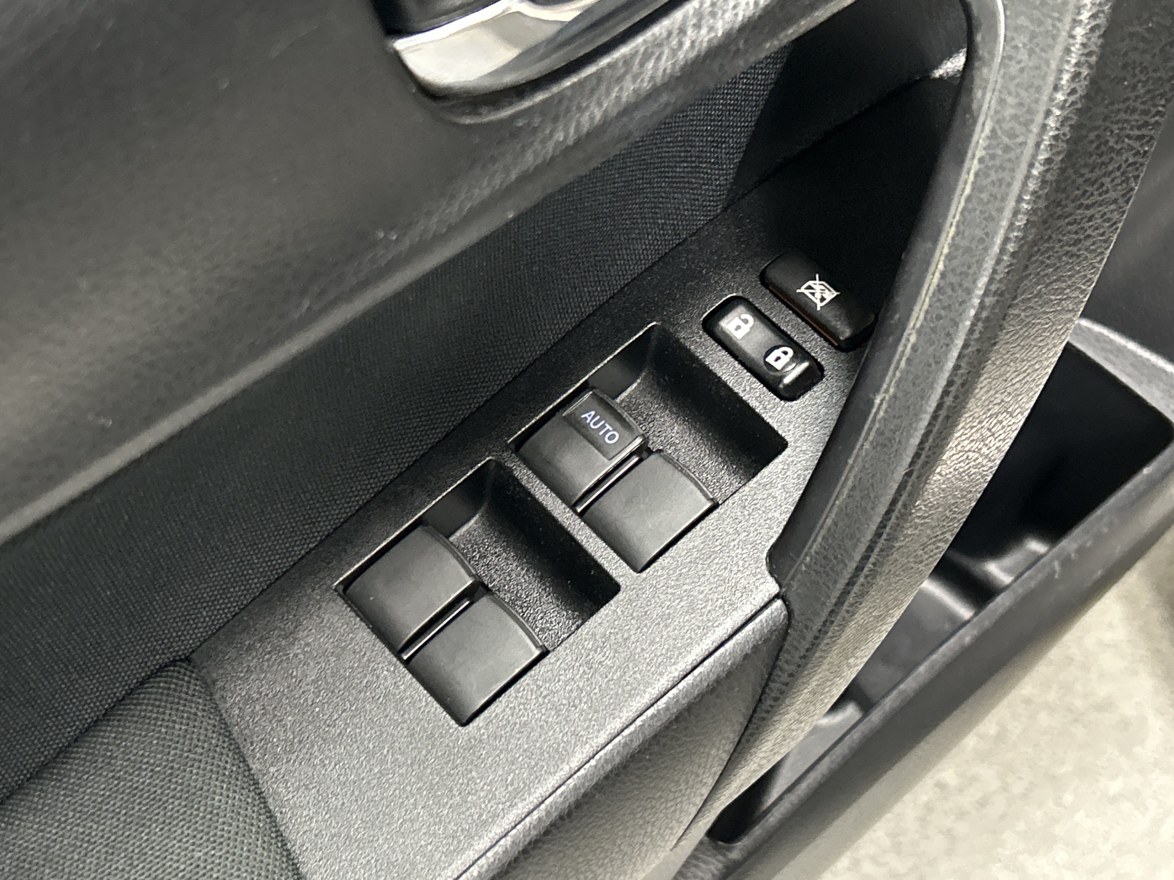 Used 2017 Toyota Corolla LE FWD image 15