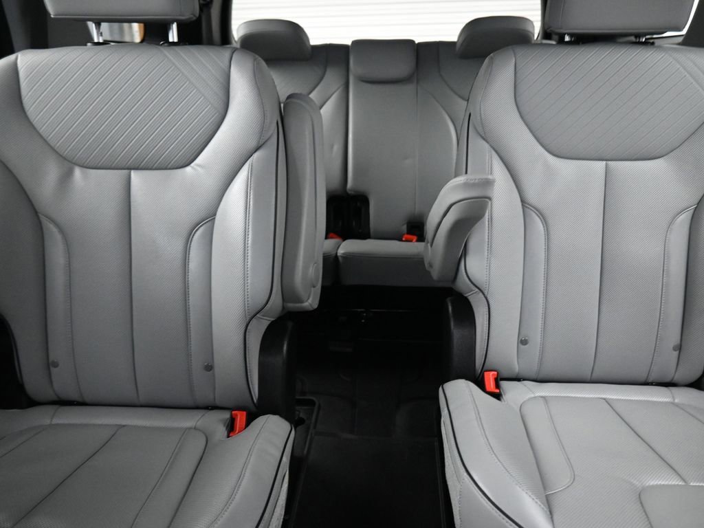 Used 2024 Hyundai Palisade SEL FWD image 32