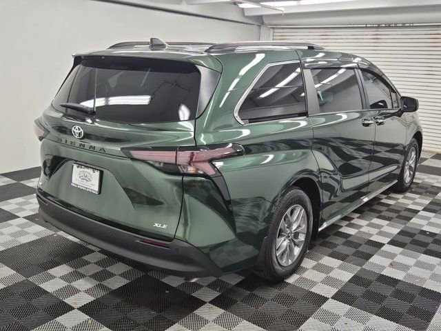 Used 2026 Toyota Sienna XLE image 6